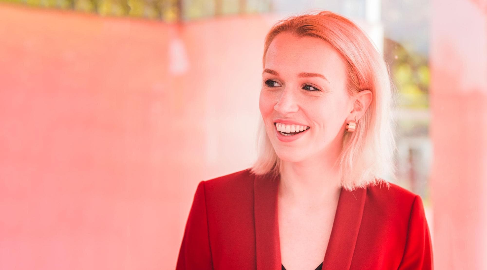 de kleren maken de vrouw