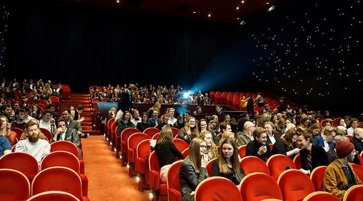 studenten op het witte doek