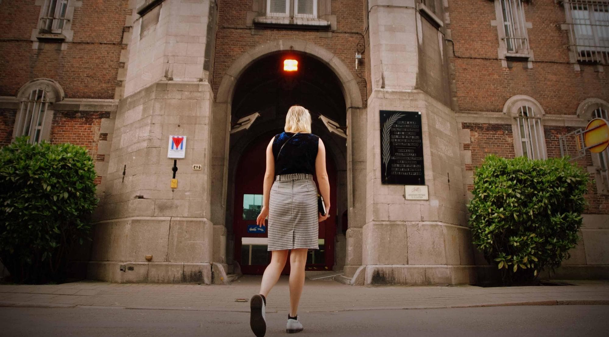 gezocht: knutseljuf achter de tralies