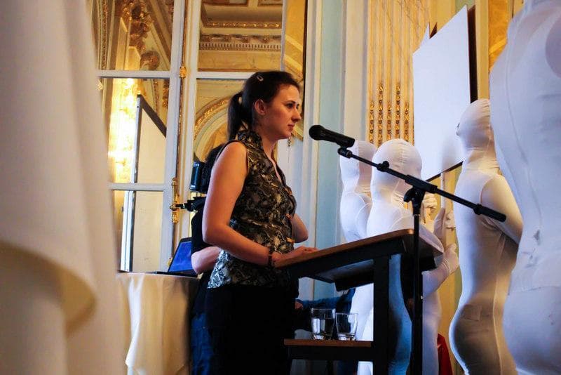 Maud Vanhauwaert: kersvers stadsdichter zonder woorden