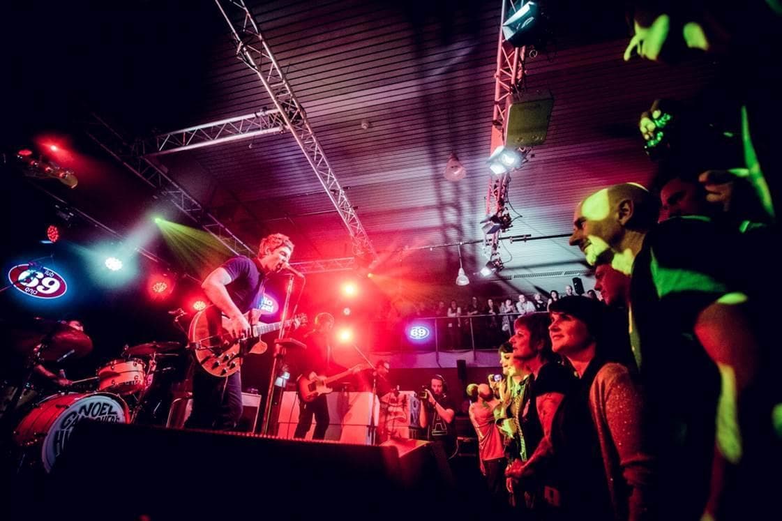 hoog vliegende vogels in club 69